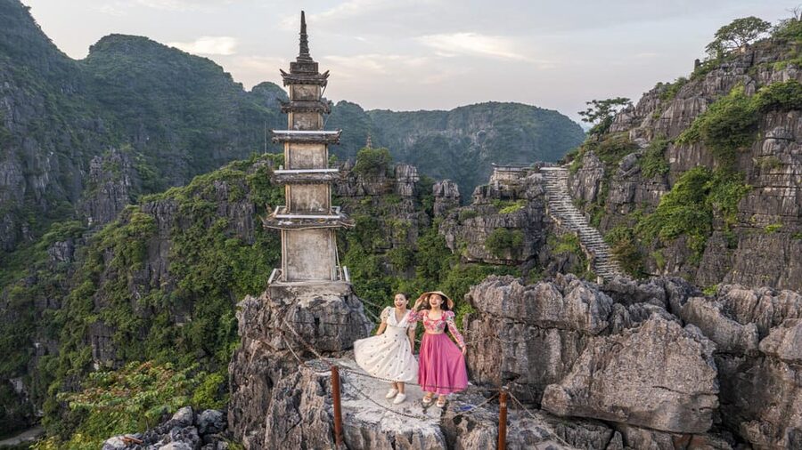 Ninh Binh: Hoa Lu Tam Coc Hang Mua on Limousine and Cycling - The morning limousine ride from Hanoi