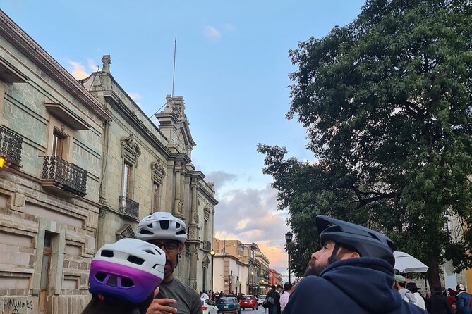 Oaxaca city bike ride - History & traditions - Jalatlaco, murals and old neighborhood streets