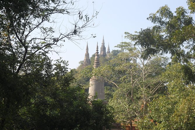 Oudong Mountain And Floating Village Cycle Tour - Floating villages and the working Tonle Sap