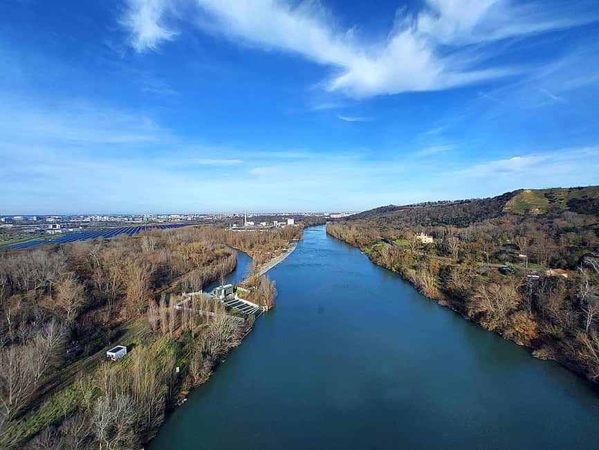 Panoramic Toulouse, e-bike ride, and cable car - Following Toulouse along the Garonne