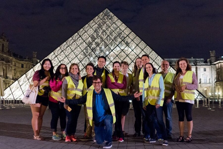 Paris: Evening Bike and Boat Tour - From Notre-Dame to the Seine riverbanks