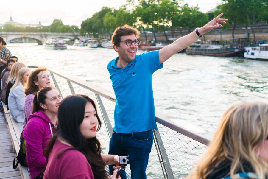 Paris: Evening Bike and Boat Tour - The Louvre from the Pyramids to Place de la Concorde