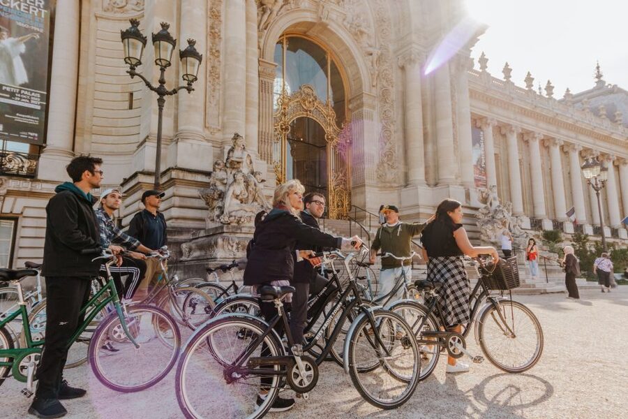 Paris: Famous Monuments Cycling Tour - Key points at a glance