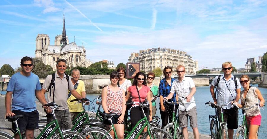 Paris: Famous Monuments Cycling Tour - Starting at Le Peloton Café in the Marais