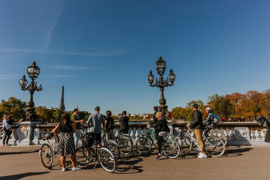 Paris: Famous Monuments Cycling Tour - Bridges, Saint-Michel, and the Pont des Arts