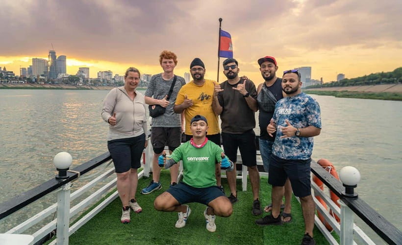 Phnom Penh: Bike & Boat Tour / E-Bike Available - A café stop with local snacks
