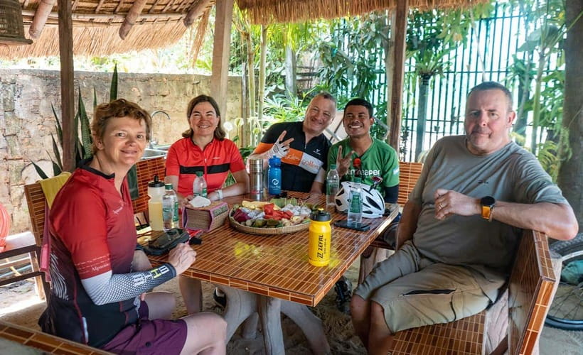 Phnom Penh: Bike & Boat Tour / E-Bike Available - Riding along the Mekong, Tonle Sap and Four Faces River