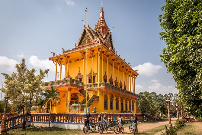 Phnom Penh: Cycling Adventure on Islands of the Mekong - Leaving Phnom Penh by bike and ferry