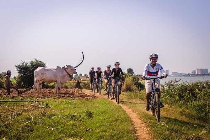 Phnom Penh: Cycling Adventure on Islands of the Mekong - Khmer lunch after the morning ride
