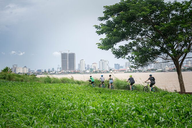 Phnom Penh Silk Island Bike Tour/ E-Bike or Tuk Tuk - Temples, tofu, fruit, and village life