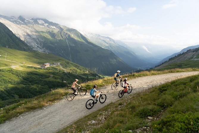 Point of view on the glaciers of Chamonix by electric mountain bike - What to bring and what not to assume