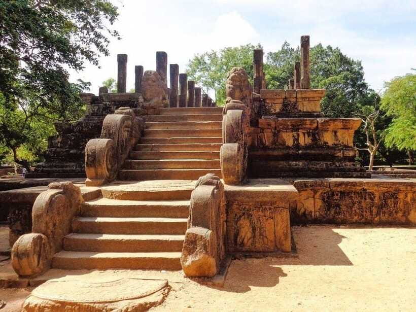 Polonnaruwa: Private Guided Cycling Tour with Hotel Pickup - Stupas, temples, and royal remains