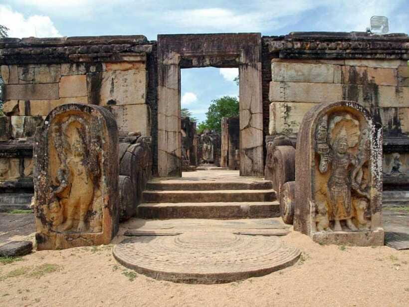Polonnaruwa: Private Guided Cycling Tour with Hotel Pickup - The guide makes the difference