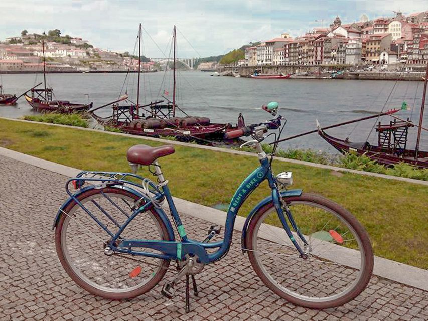 Porto: Self-Guided Bike and Boat Tour with Port Wine Tasting - Afurada and its local food stop