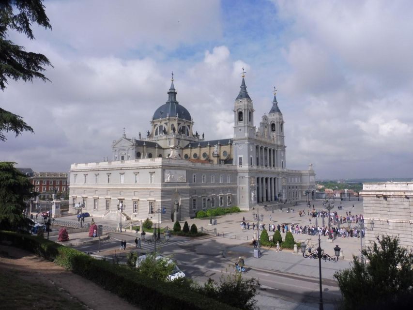 Private Madrid Bike Tour | Exclusive Guided Tour | From 30€ - Why Madrid Works So Well by Bike
