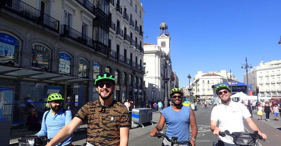 Private Madrid Bike Tour | Exclusive Guided Tour | From 30€ - Retiro Park: Madrid’s Green Breathing Room