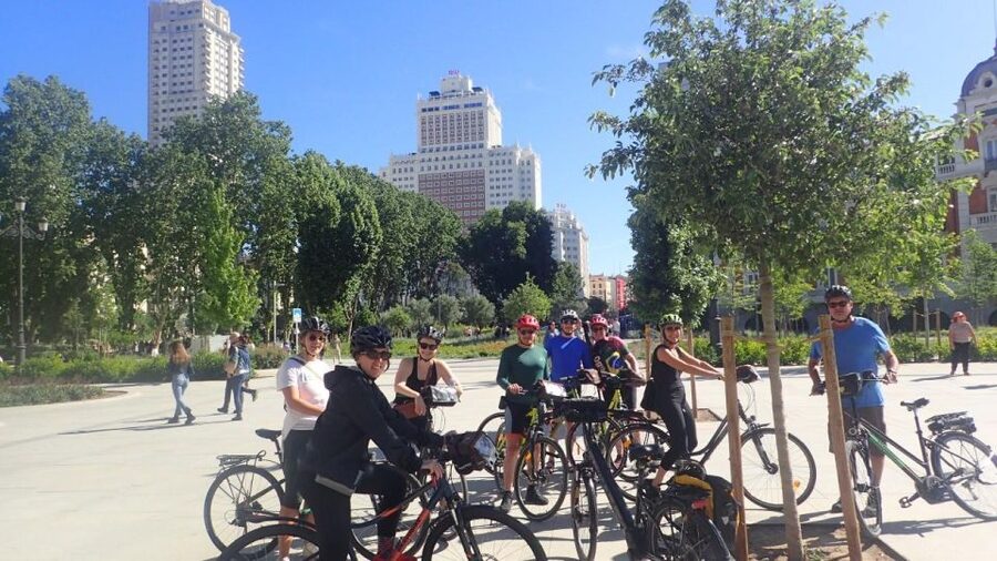 Private Madrid Bike Tour | Exclusive Guided Tour | From 30€ - Guides, Languages, and the Private Advantage