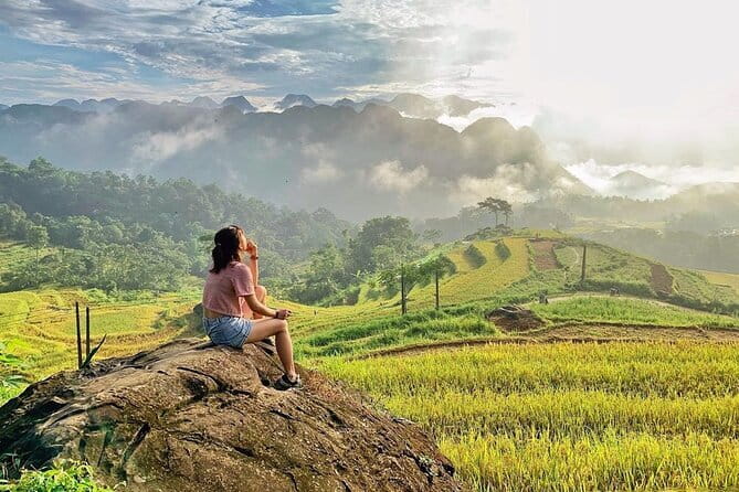 Pu Luong Day Tour: Trekking Villages, Bamboo Rafting & Waterfall - Lan Village and the Thai silk tradition