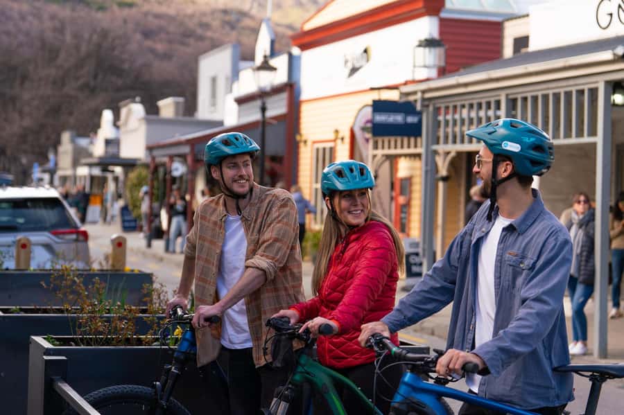Queenstown: Self-Guided Bike Ride on the Arrow Bridges Trail - Reaching Gibbston Valley and the first cellar door