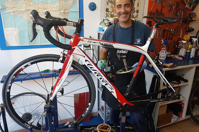 Rent a Carbon or Aluminum Road Bike in Sicily - The gear that keeps a day ride practical