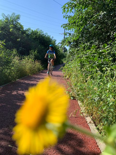 Riverside Cycling With A Native - A riverside ride built around slowing down