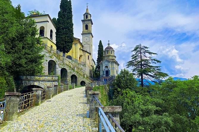 Road Bike tour in Lake Como & Bellagio - Crossing both shores of Lake Como