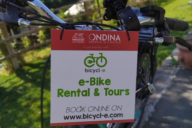Rome Tiber cycle path: Electric & Muscle Rental Bike - Starting beside the Tiber at Lungotevere delle Armi