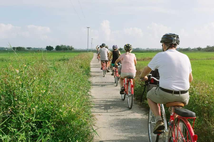 Rural Cycle, Market Tour, Basket Boat & Organic Farm Cooking - Who should book this experience?