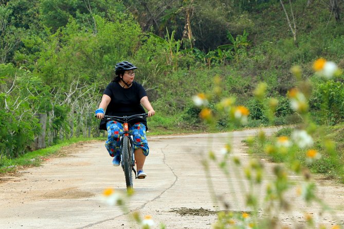 Rural Explorer Mountain Biking Tour Chiang Mai - Mok Fa Waterfall before the pedals turn