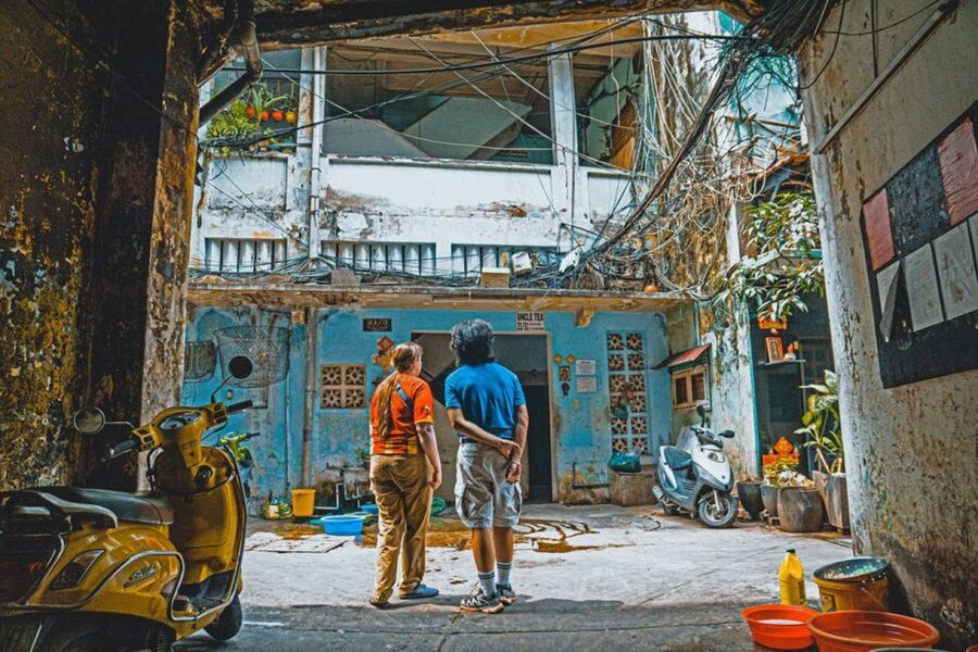 Saigon Off-the-Beaten Path-Cycling Tour in Ho Chi Minh City - District 5 and the Chinese character of Cho Lon