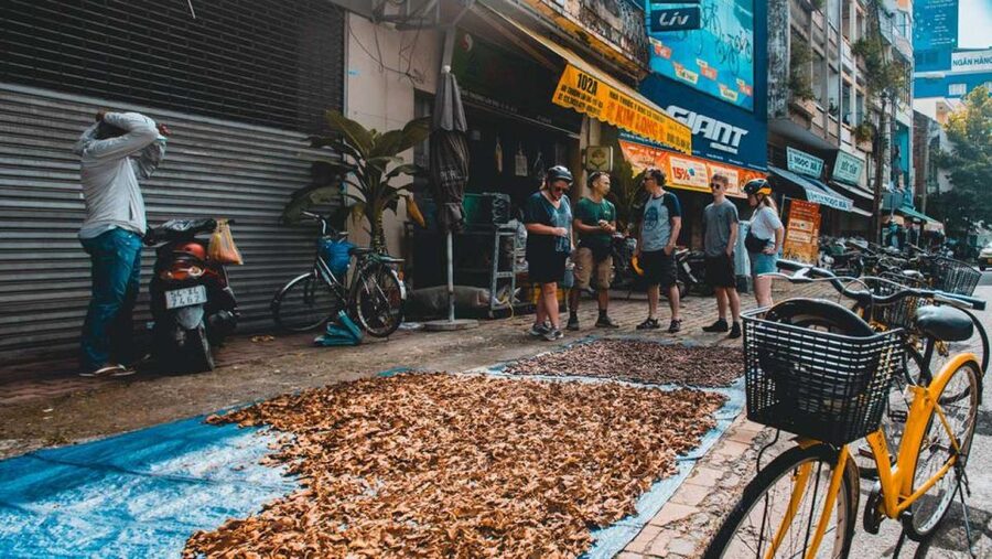 Saigon Off-the-Beaten Path-Cycling Tour in Ho Chi Minh City - District 10 and the Umbrella Market