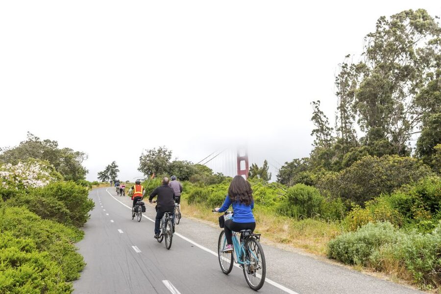 San Francisco: Golden Gate Bridge to Sausalito Cycling Tour - Crossing the Golden Gate Bridge by bike