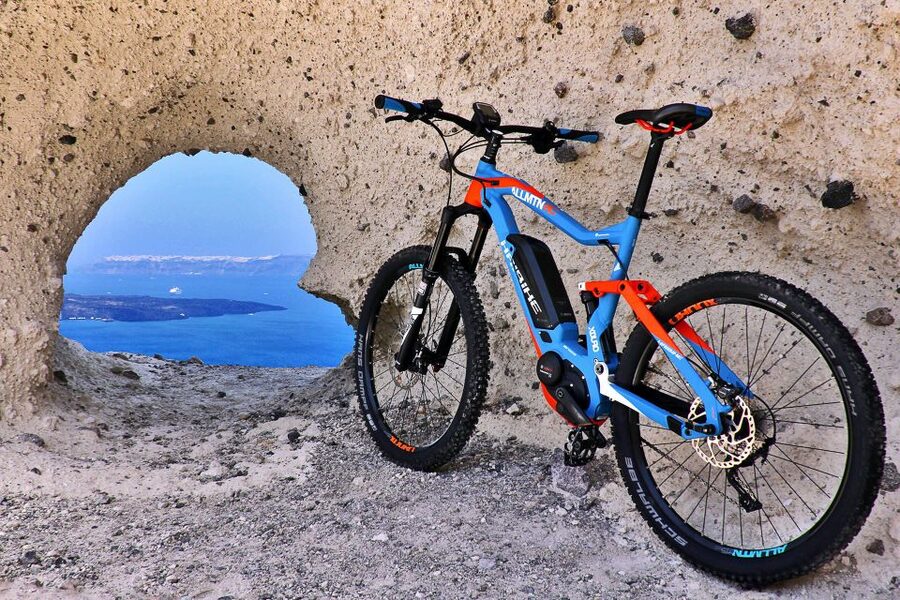 Santorini: Electric Mountain Bike Adventure - Emporeio’s narrow lanes and medieval castle