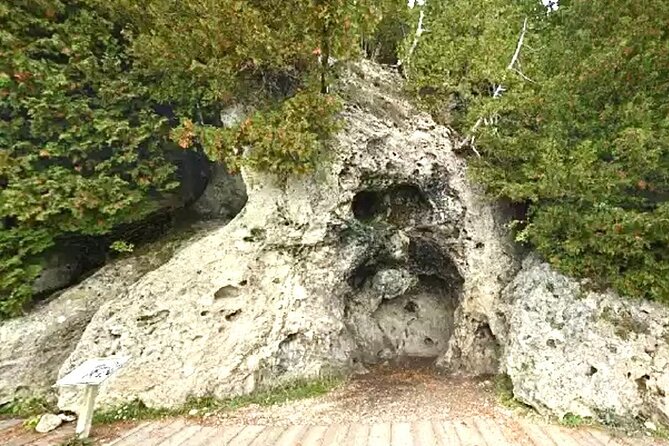 Scenic Mackinac Island: A Self-Guided Cycling Audio Tour - Arch Rock, the island’s most dramatic natural stop