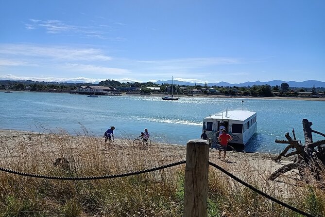 Self-guided E-bike cycle tour with private wine tasting - Seifried Winery, the day’s main reward
