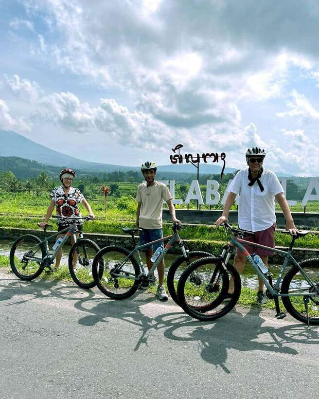 Sidemen Adventure Package: Cycling Tour, Waterfall, and More - Coffee, snacks, and a look at local craft