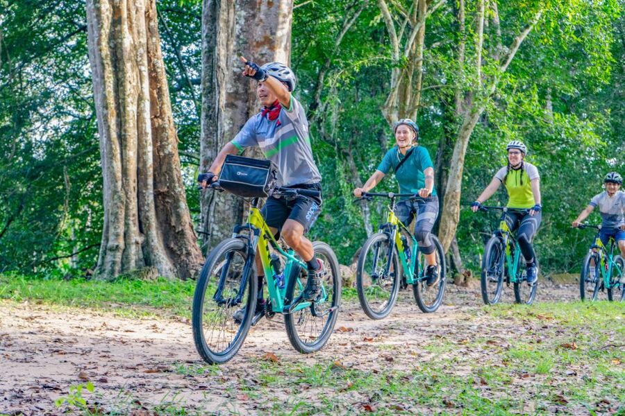Siem Reap: Angkor Sunset Bike & Boat Tour /E-Bike Available - Who will enjoy this tour most?