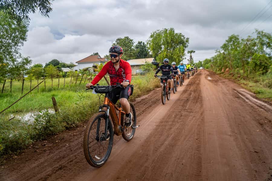 Siem Reap: Guided Countryside Bike Tour - Mushroom farms, lotus fields, and small-scale work