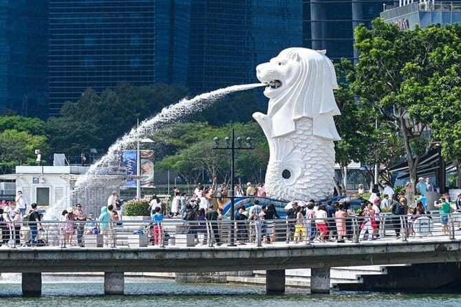 Singapore Cycling Tour - Rail Corridor, Civic District, & Food! - Who will enjoy this ride most