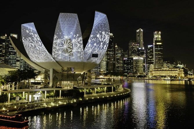 Singapore Private Night Cycling with Dinner - Why this 7pm ride works so well