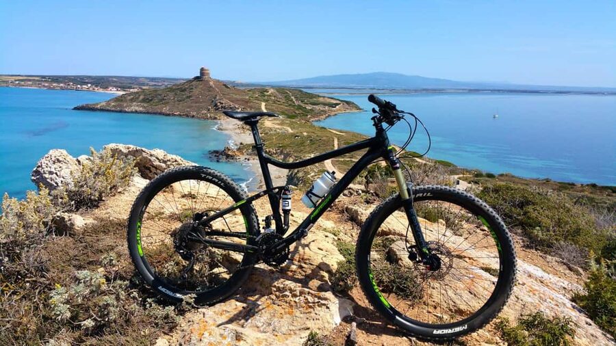 Sinis Peninsula: Mountain bike tour - Starting among the old streets of San Salvatore