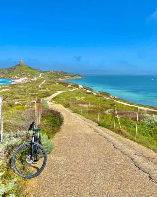 Sinis Peninsula: Mountain bike tour - Riding toward the quartz-colored beach