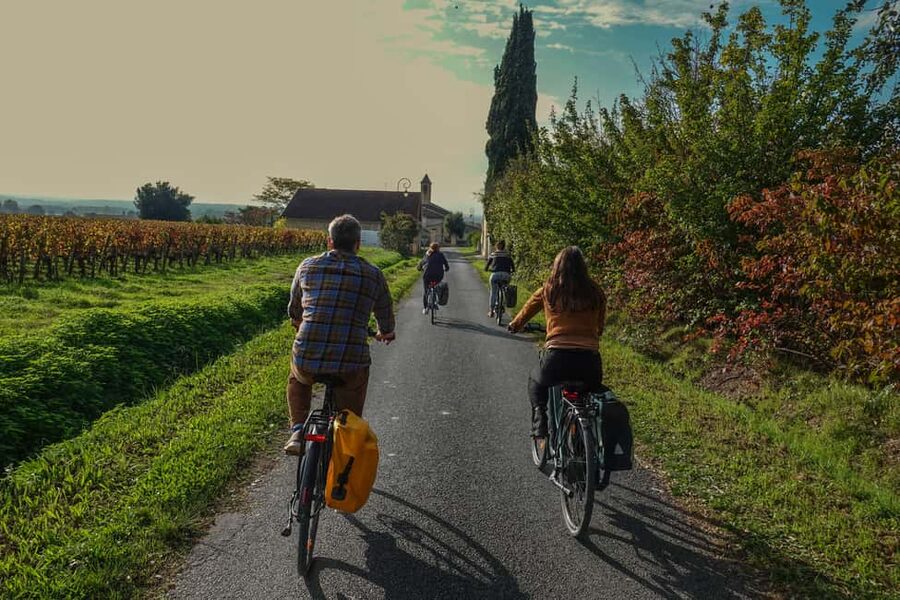 St. Emilion: Half Day E-Bike & Wine Tour with Wine & Cheese - Why an e-bike is the right way to see Saint-Émilion