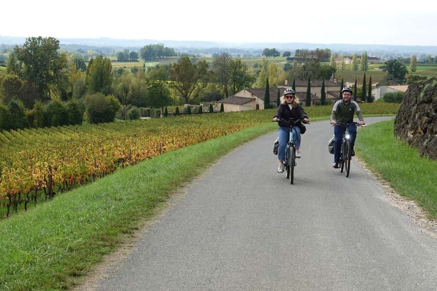 St. Emilion: Half Day E-Bike & Wine Tour with Wine & Cheese - The first 45 minutes through the vineyards