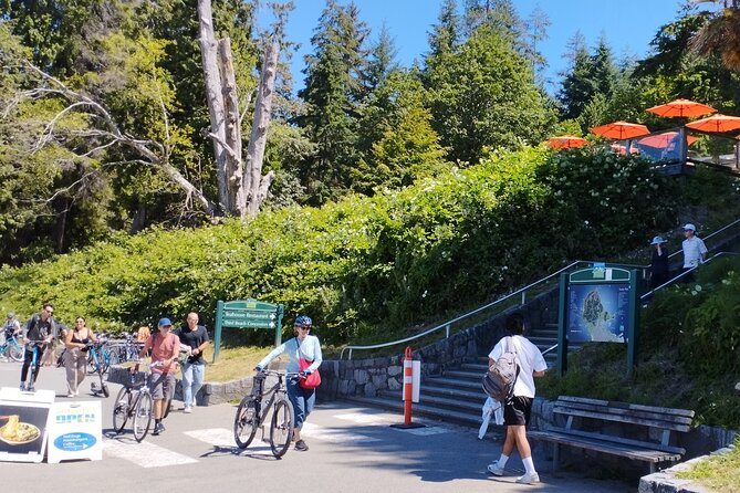 Stanley Park Bike Adventure with Lux Car Pick Up Affordable Easy - Totem Poles and the park’s big-name sights