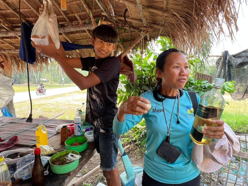 Sukhothai: Full-Day Historical Park Cycling Tour with Lunch - Bikes, fitness, and the effect of the weather