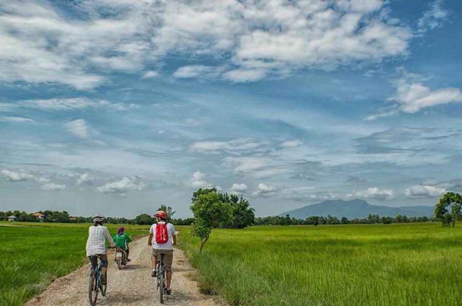 Sukhothai: Half-Day Countryside Bike Tour - Along the irrigation canal
