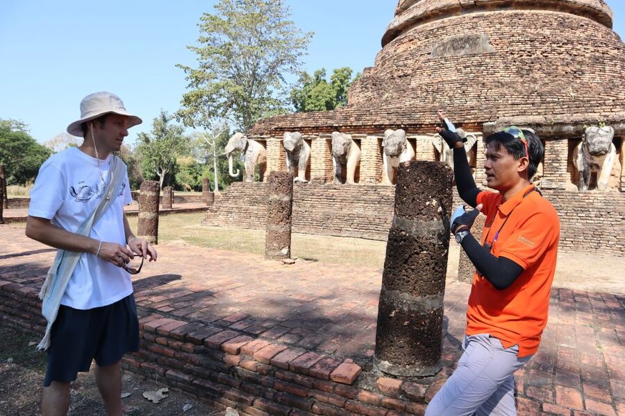 Sukhothai: Historical Park & Countryside Cycling Tour - Lunch at a local Thai restaurant
