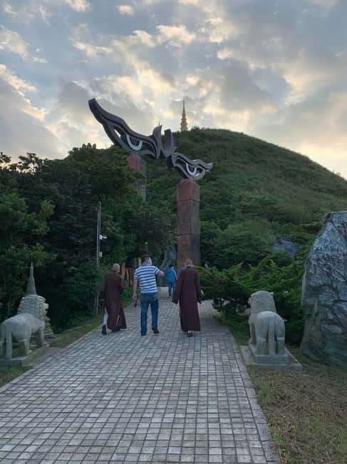 Taipei Private Spiritual Tour with Afternoon Tea & Cycling - Why this 10-hour outing feels different from a standard Taipei day trip