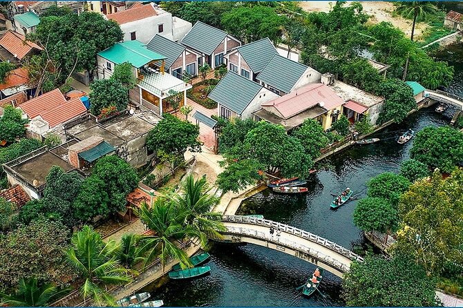 Trang An and Bich Dong Luxury Small Group Tour with Cycling - A local lunch with a yin-yang theme